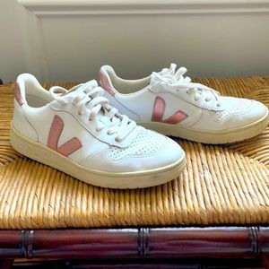 Veja V-10 Leather Low Top Sneakers